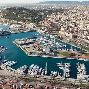 spacious-yacht-hotel-barcelona-city-center-5-cabins.topbarcelonahotels.com/